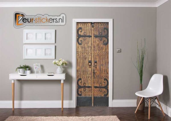 Deursticker-houten-deur-versierd